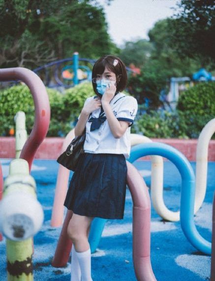 小受在公交车被八个男人强