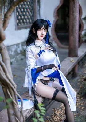 医生隔着内裤揉弄护士视频