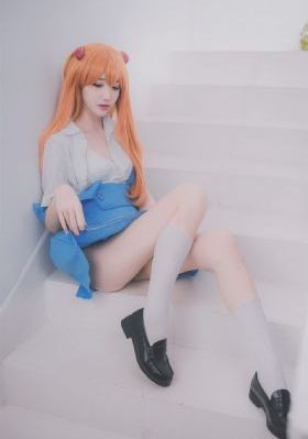 美女校花张开腿让我电影